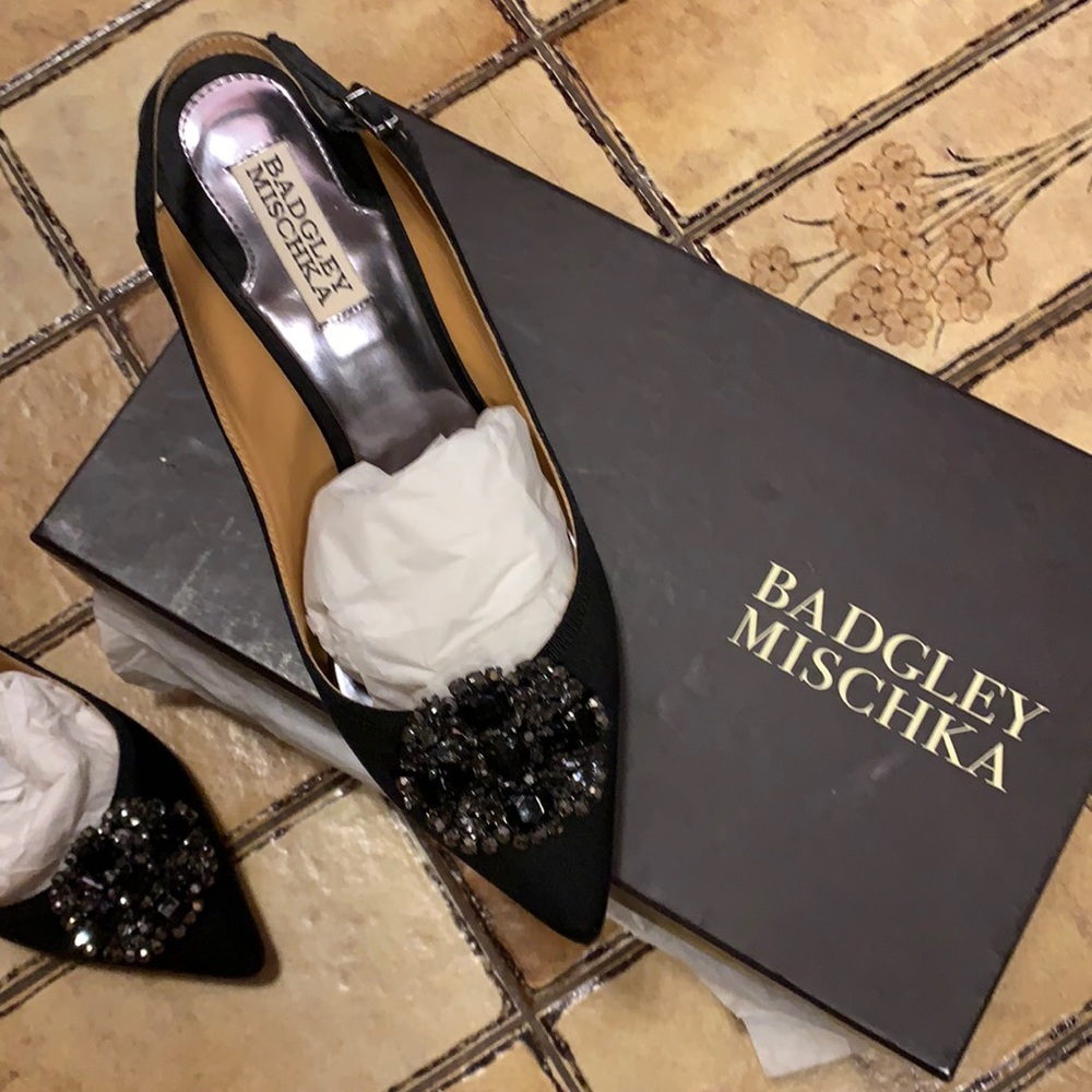 EUC Badgley Mischka black pumps sz 7.5m